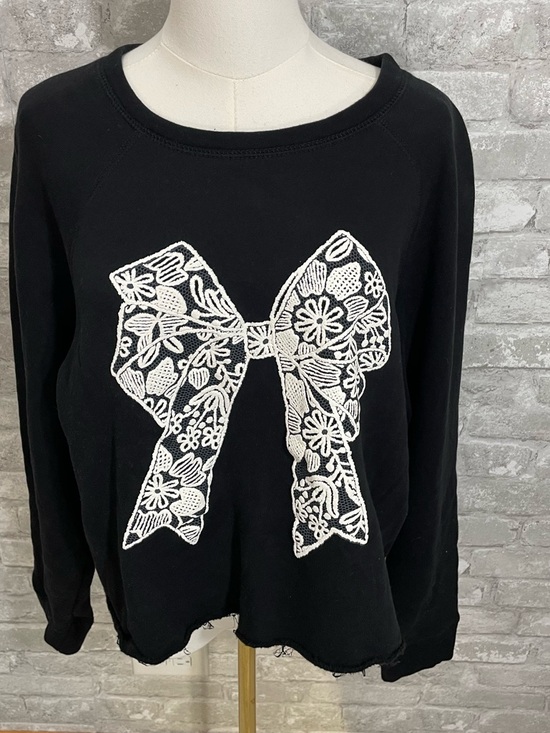 zutter Tops - Zutter Black Fleece Sweatshirt with White Lace Bow Applique